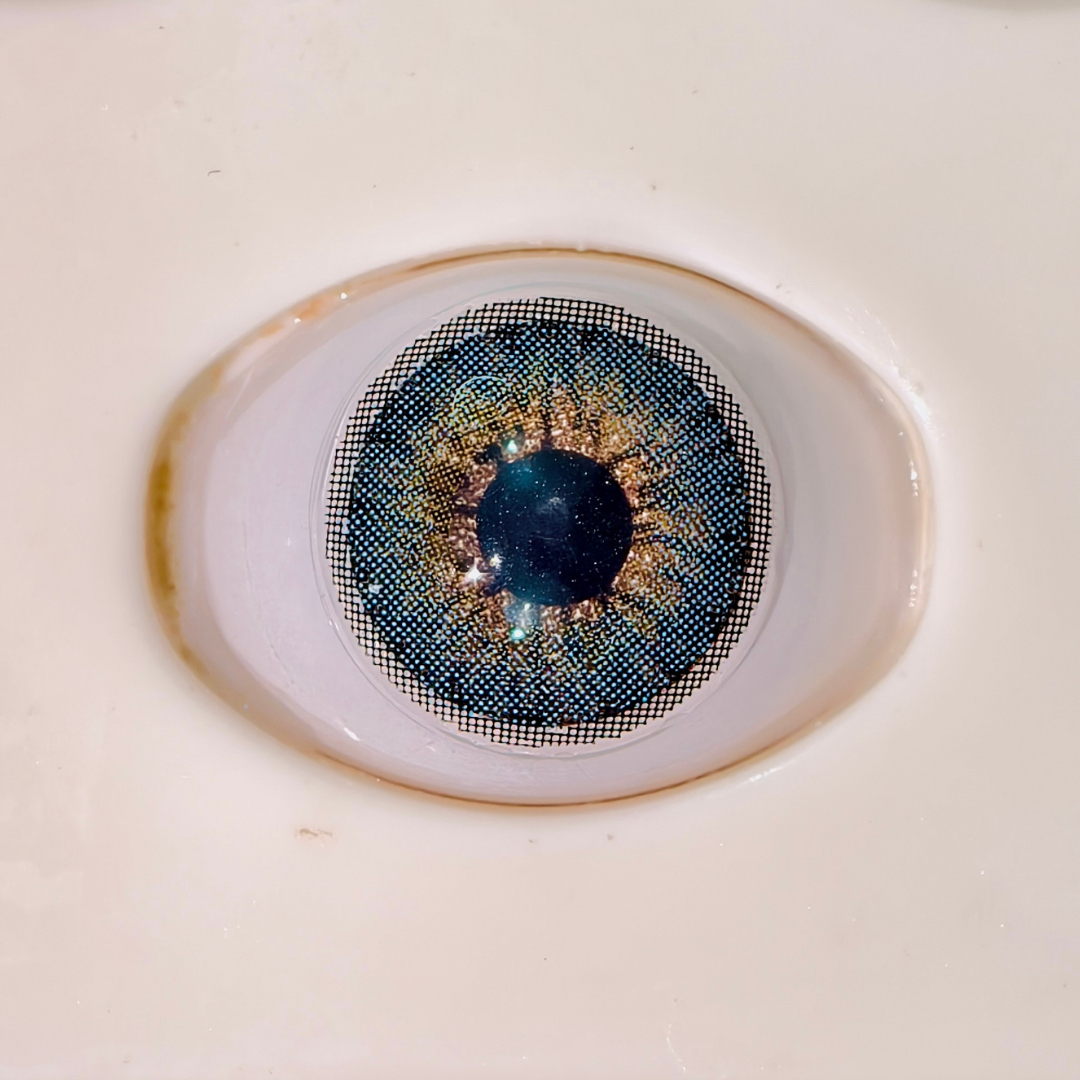 Vivid Blue Colored Contact Lenses – Glamji PureLine (1-Year)